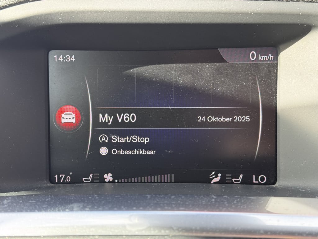 Volvo V60 2.0 t3 r-design | trekhaak | on-call | 18" lmv