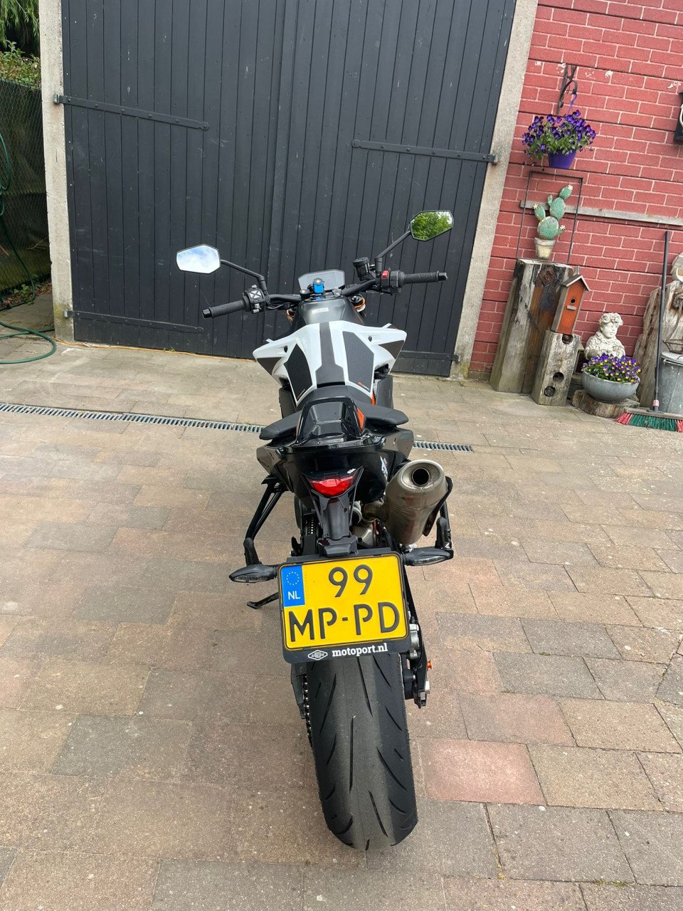 KTM 890 Duke R