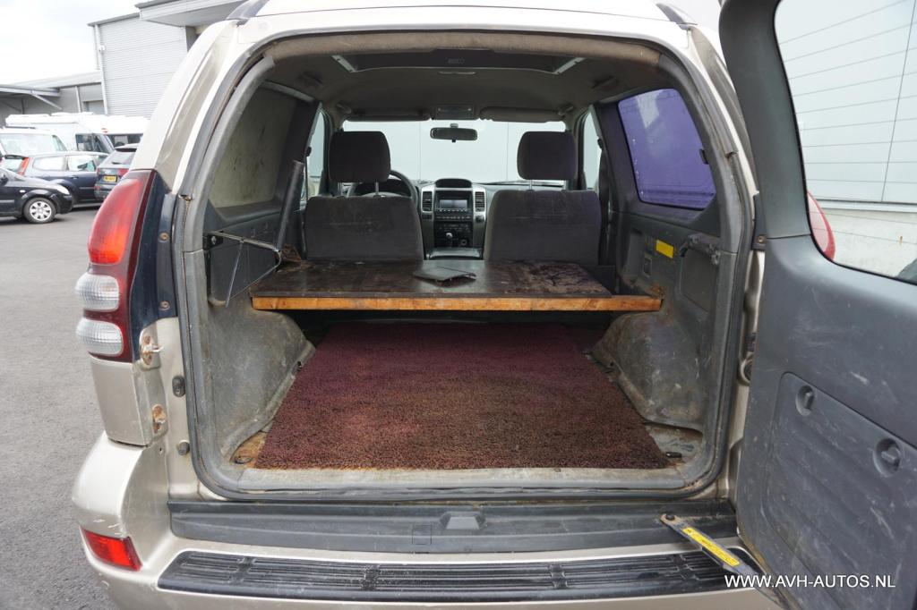 Toyota Land Cruiser 3.0 d-4d vx hr blind van, differentieel maakt herrie!!