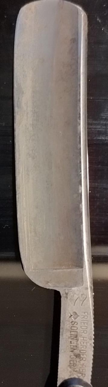 Barbiersmes FRIEDRICH HERDER.