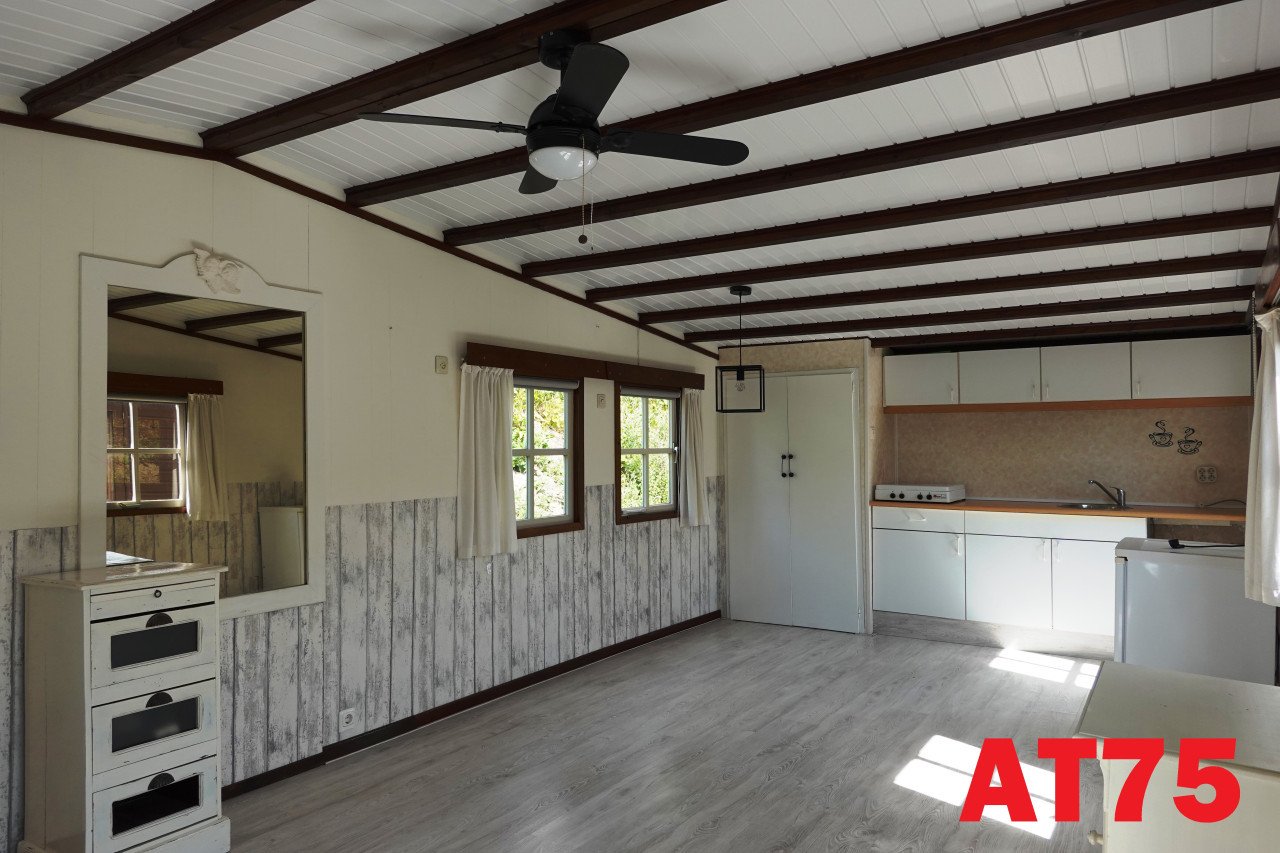 Betaalbaar chalet met gezellig interieur en kunststof buitenzijde te koop