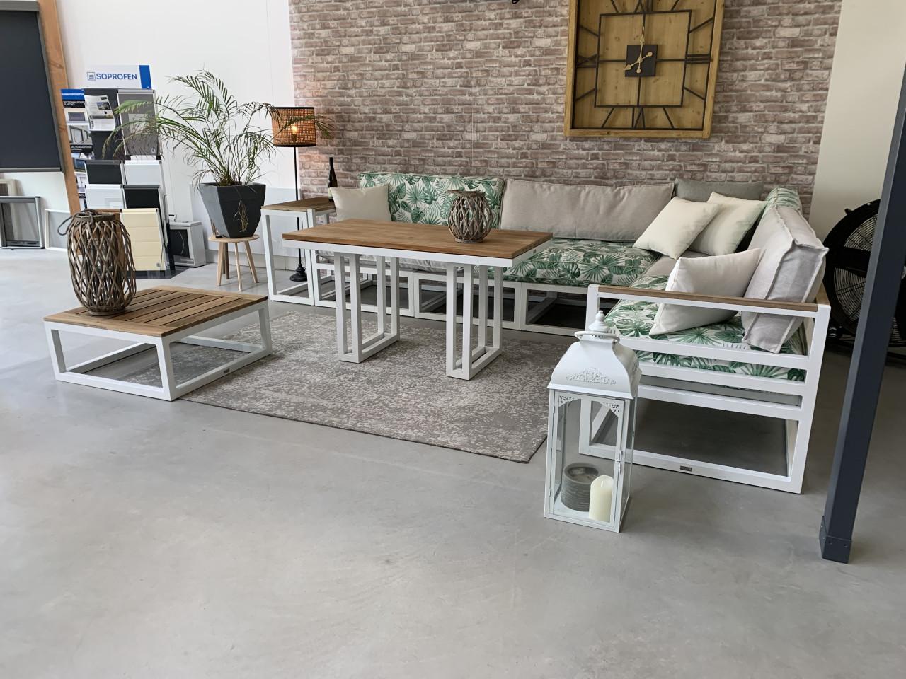 Alminium wit loungeset met 3 tafels en kussens van de karwei.