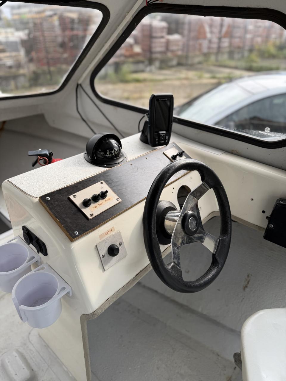 Te koop: Beekman 490 kajuitboot met Mercury 30 PK buitenboordmotor!
