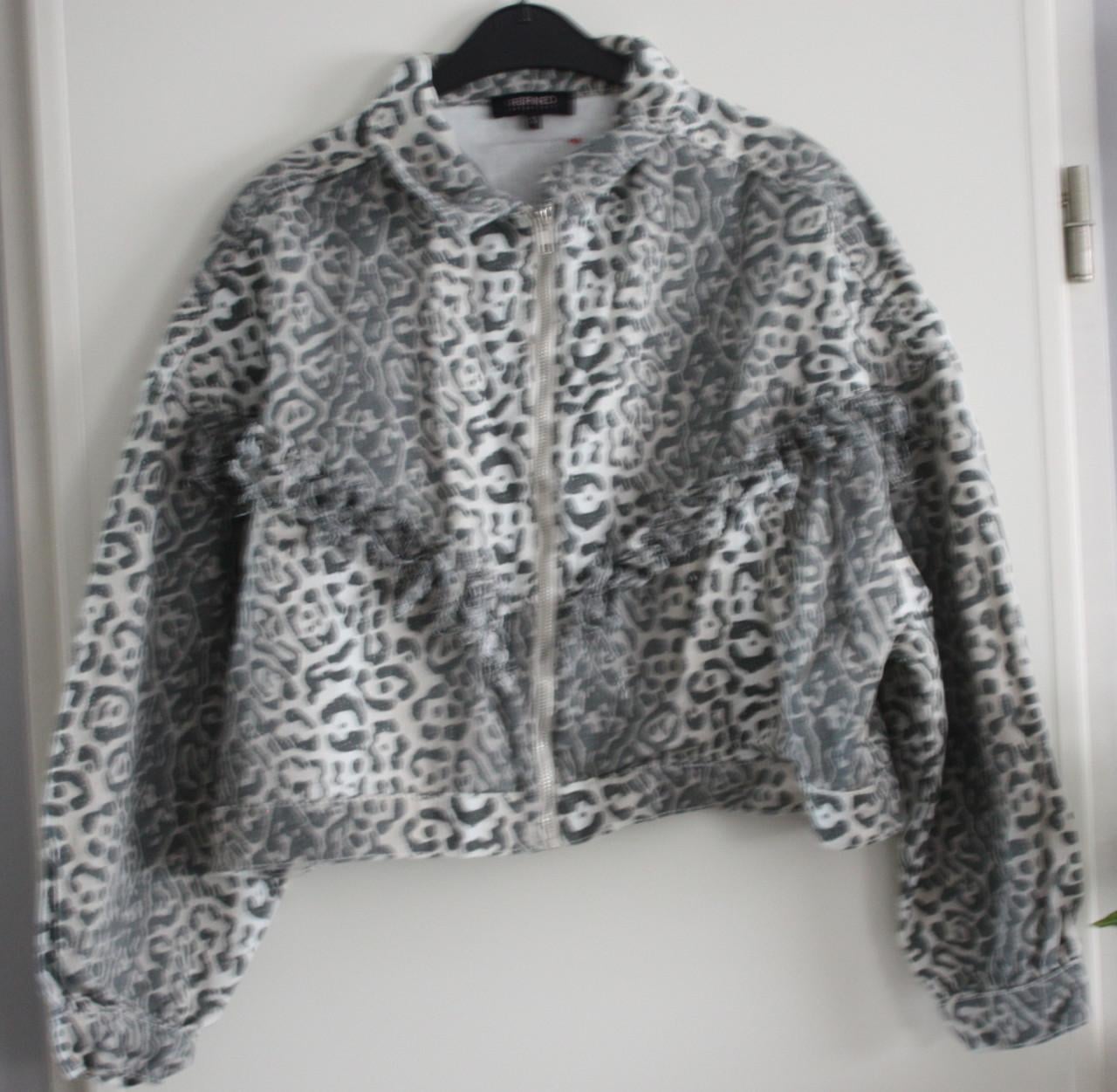 Grijs creme dieren print jasje maat s