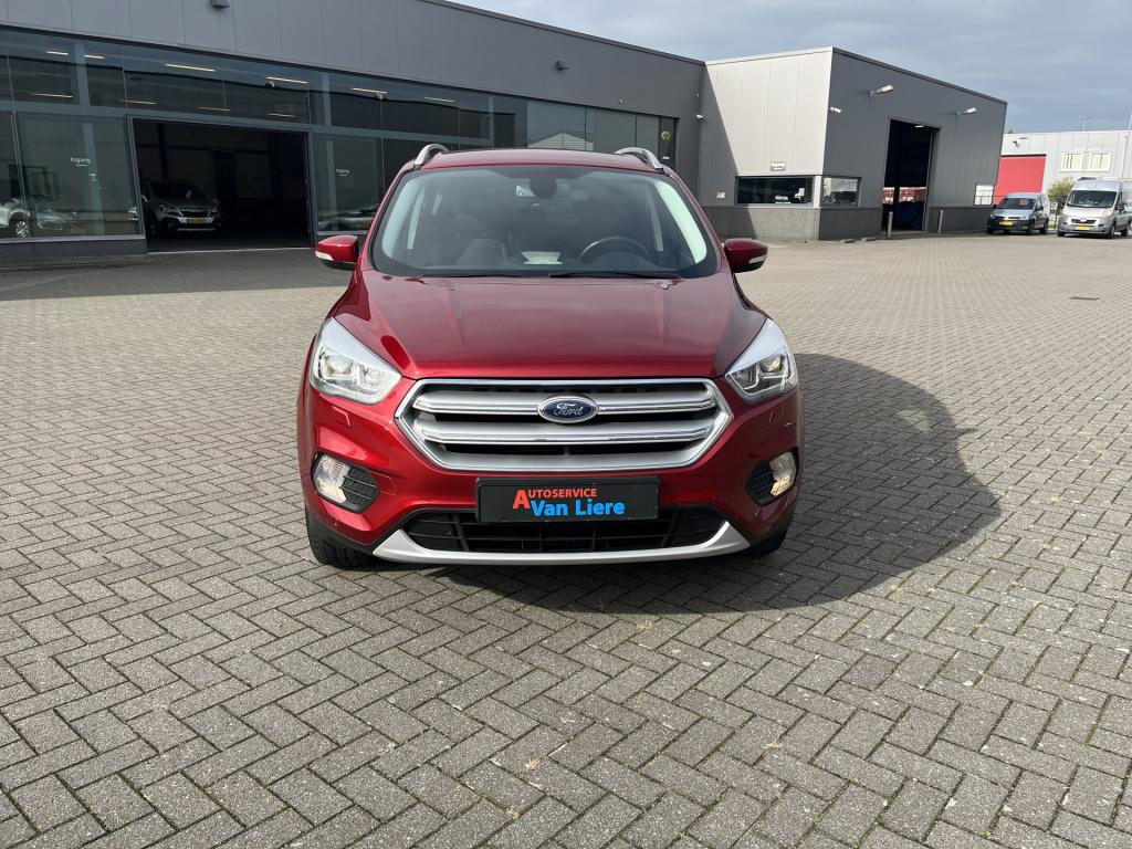 Ford Kuga 1.5 ecoboost titanium 2000 kg  trekgewicht