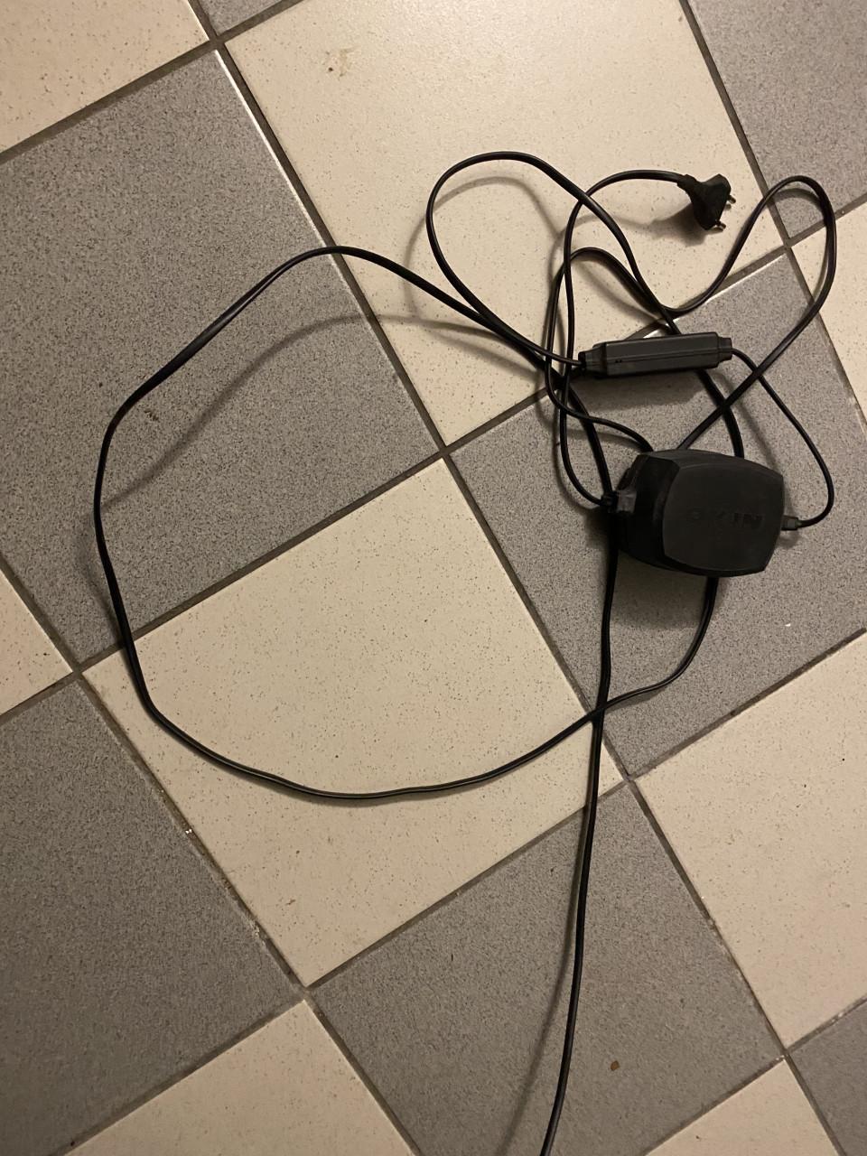 Zwart lederen, elektrisch verstelbare fauteuil