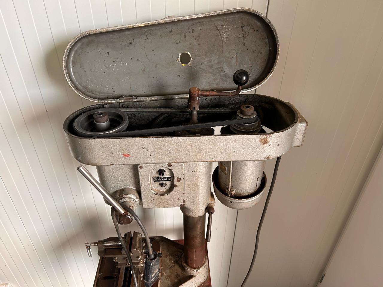 Vintage industriële kolomboormachine EMF Dordt 226 BV 5/4 – werkend