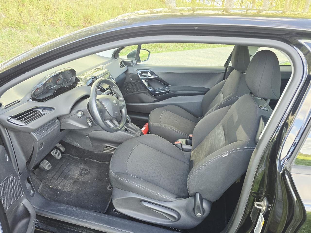 Peugeot 208 1.2 (10 maanden apk)