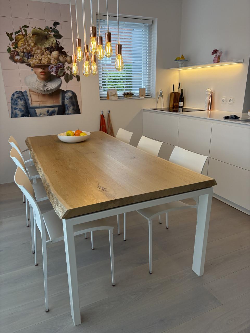 Mooie eikenhouten boomstam eettafel 210 x 100