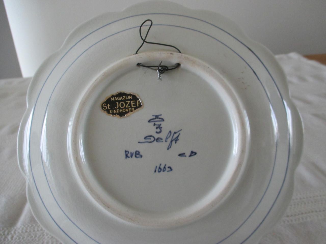 Mooi Gelobd Delftsblauw Bord  ( De Porceleyne Fles )