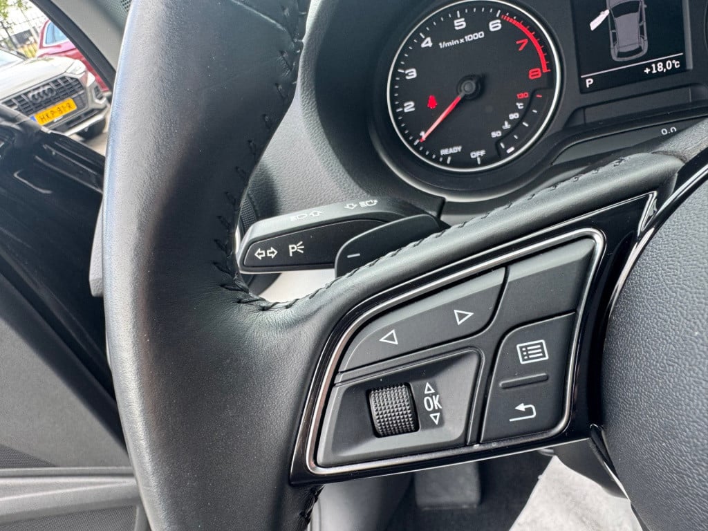 Audi Q2 35 tfsi s edition * panoramadak * camera * keyless