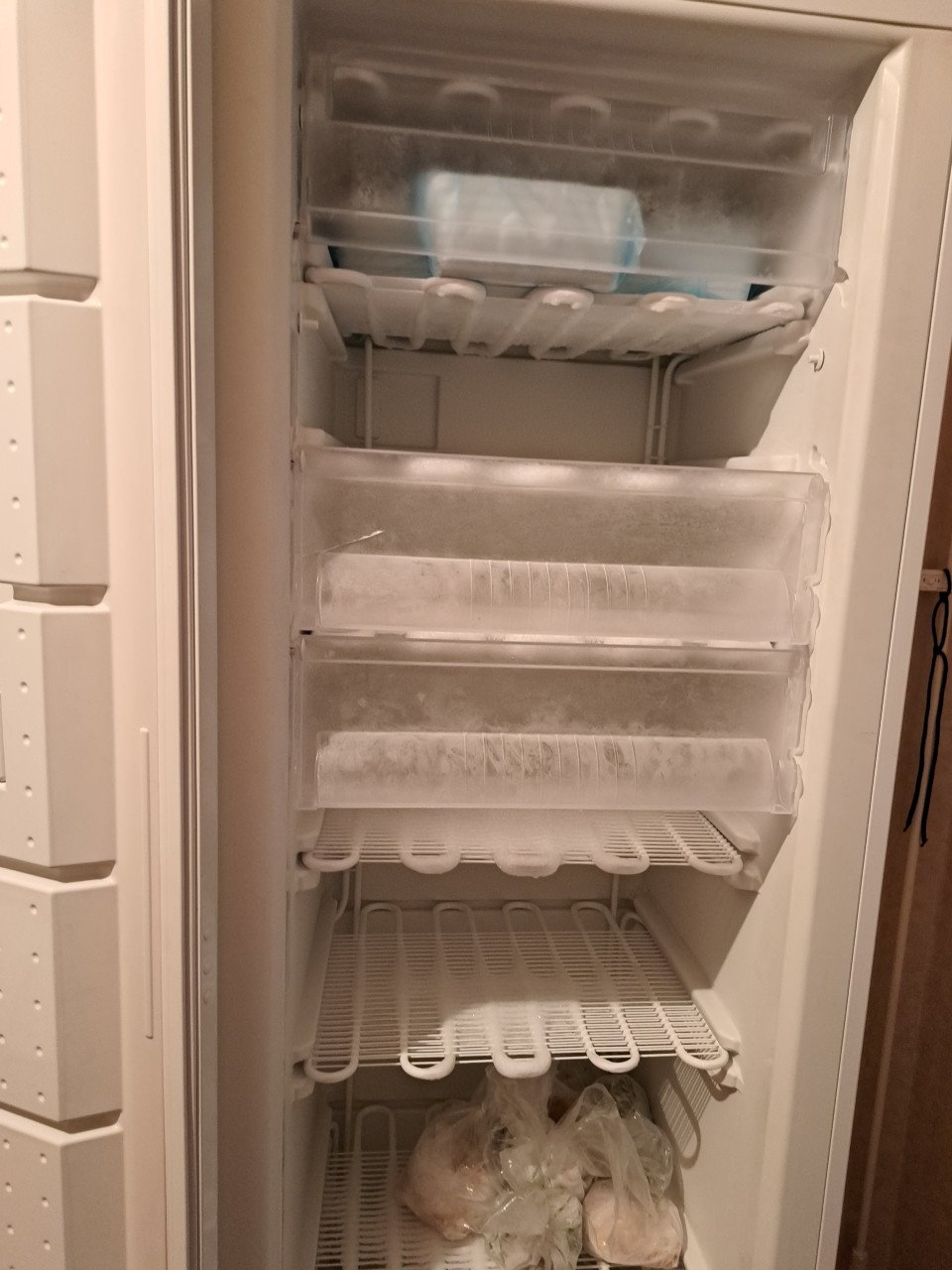 Grote 8 lagen diepvrieskast.