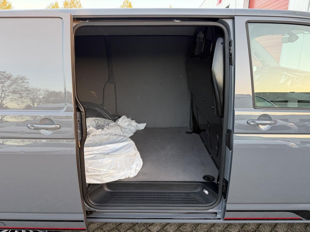 Volkswagen Transporter t6.1 2.0 tdi 204pk l1h1 30 edition | acc | camera | 