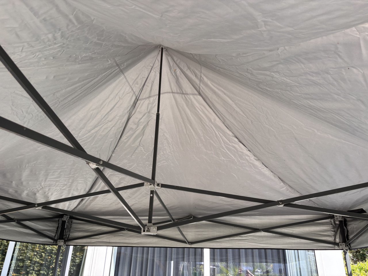 Solide E-Z Up Vantage party tent