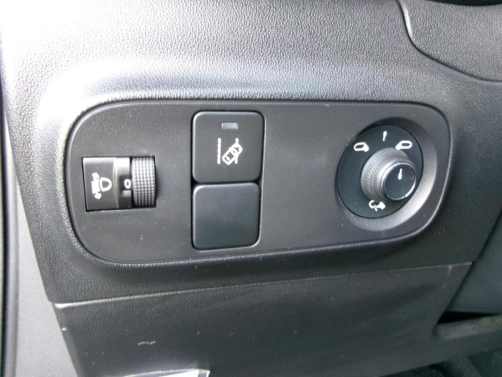 Citroen C3 1.2 cruise contr., navi, camera, dealer onh.