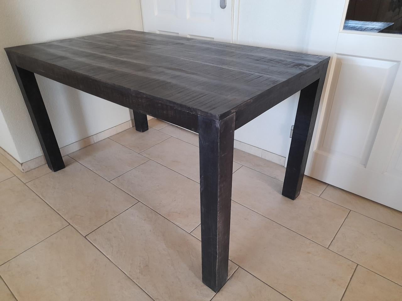 Massief mango  houten tafel 80 x 140 x 77H  (in goede nette staat )