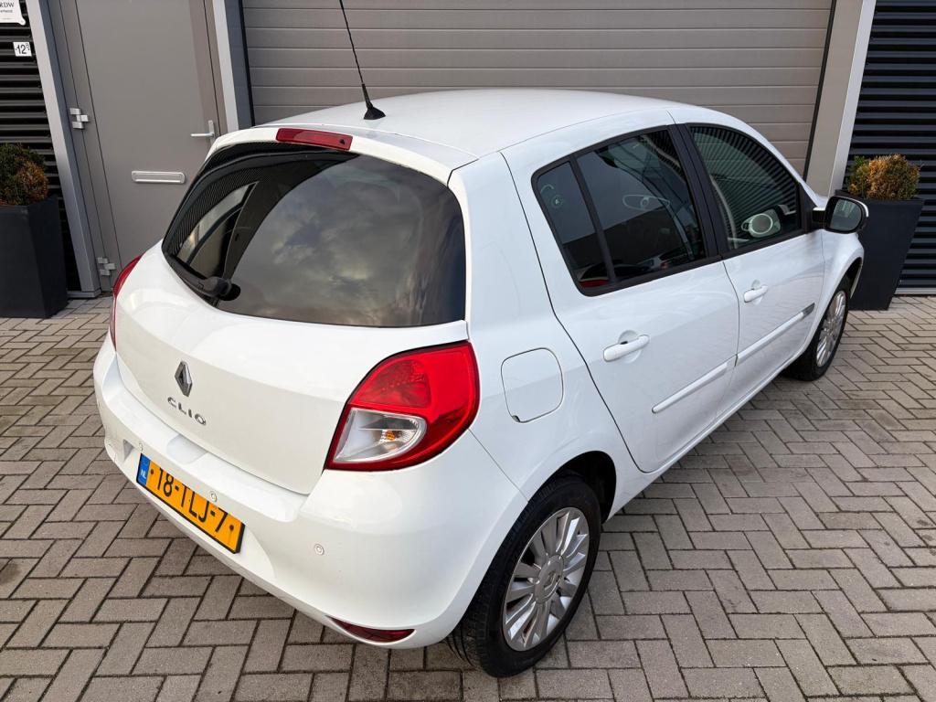 Renault Clio 1.2 collection/apk/airco/cruise ctrl/trehkaak/