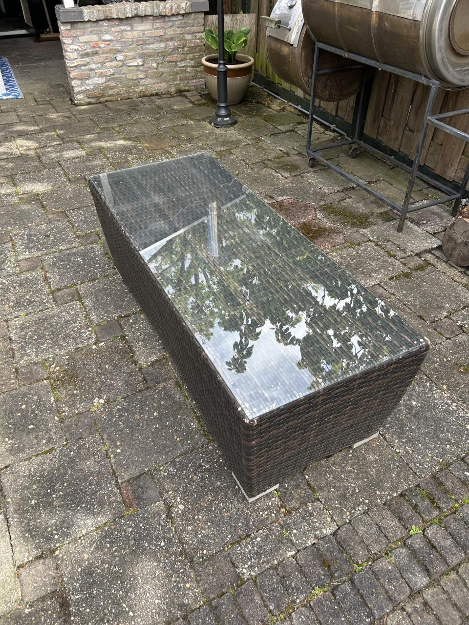 Tuintafel met glasplaat gratis