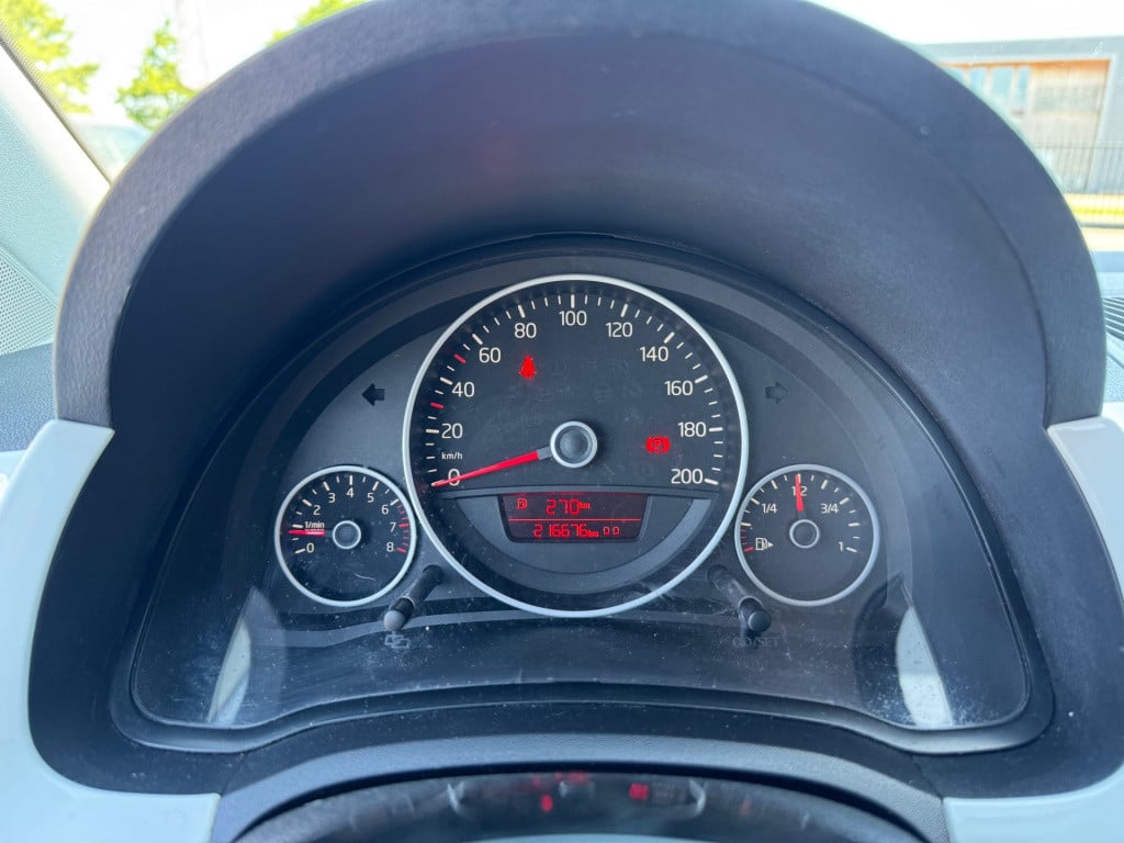 Volkswagen UP! 1.0 high up! * stoelverwarming * navi * lm velgen