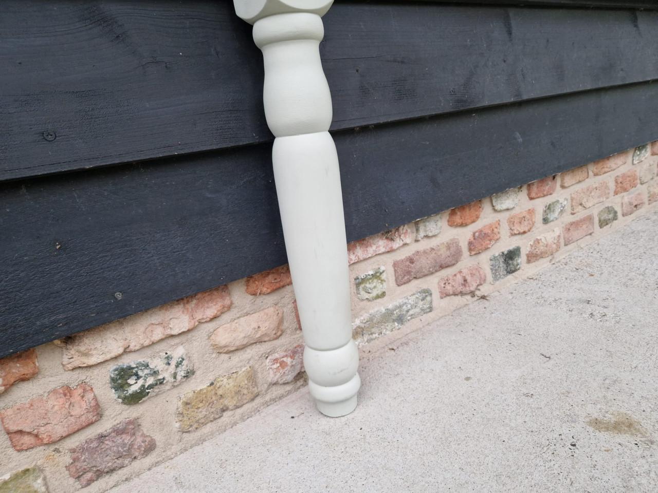 Mooie eettafel met evt stoelen