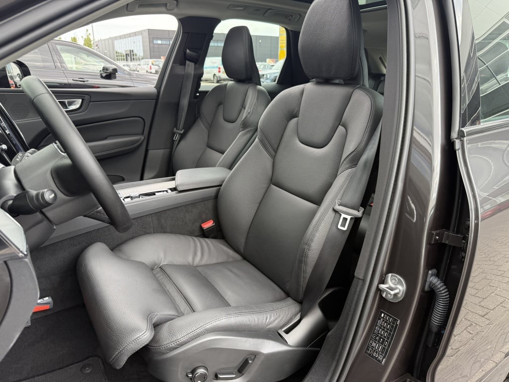 Volvo XC60 2.0 t6 awd + dark