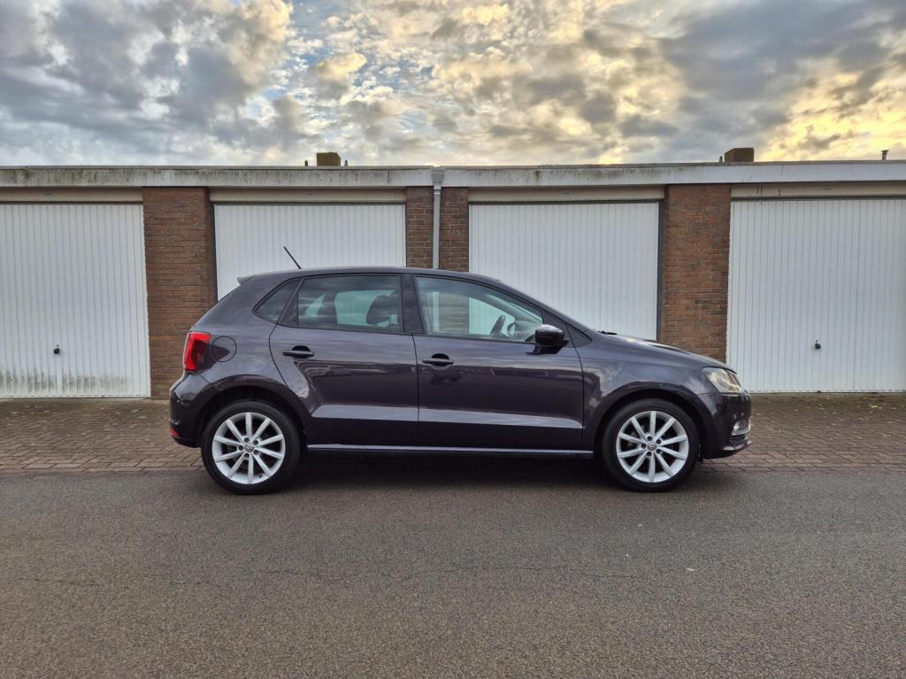 Volkswagen Polo 1.2 tsi lounge / 5- deurs / cruisecontrol / stoelverwarming