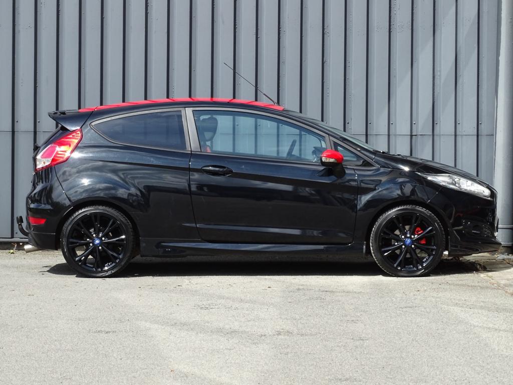 Ford Fiesta 1.0 ecoboost black edition 140pk | bluetooth | 17"