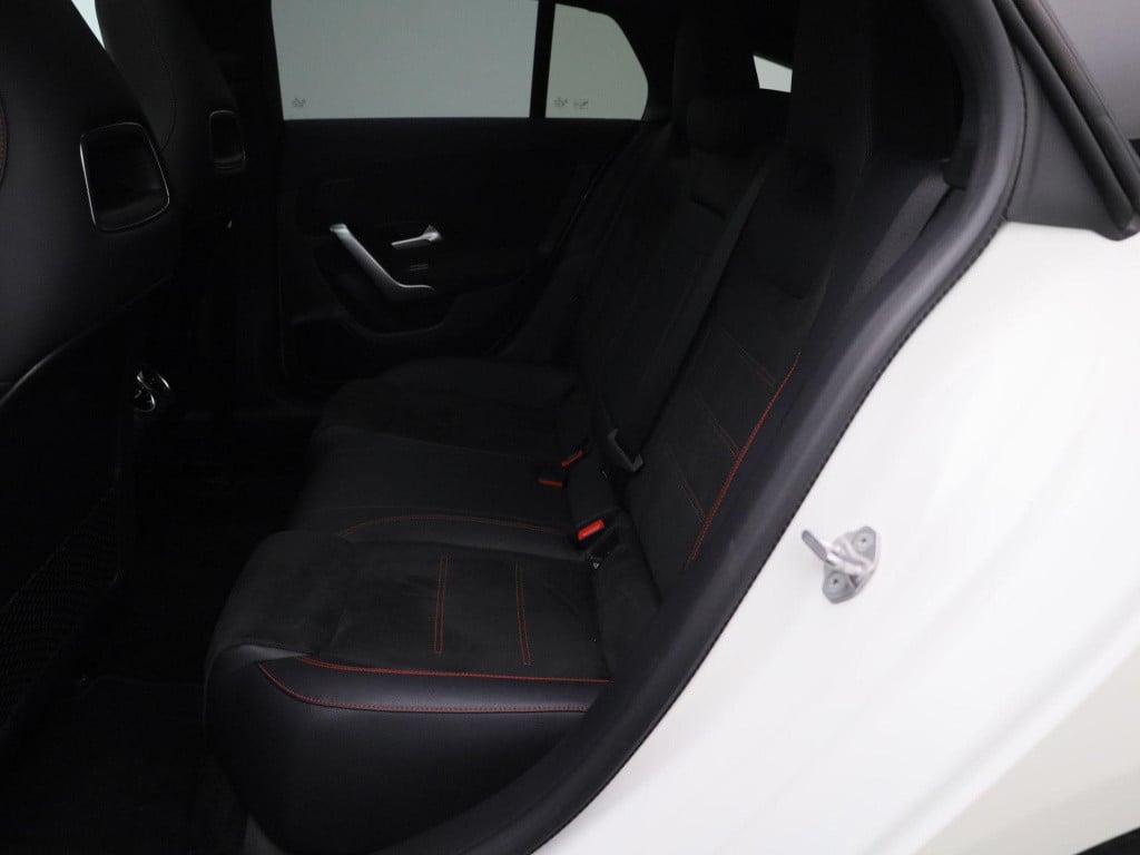 Mercedes-Benz Cla shooting brake 200 business solution amg | automaat | pan