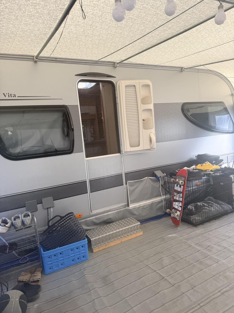 Caravan voortent met luifel