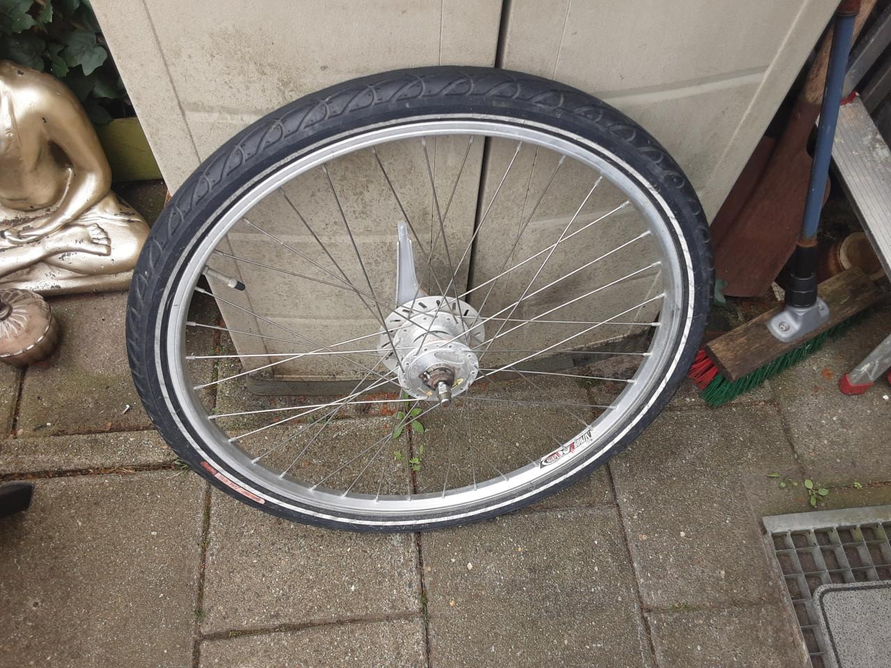 26 x 1,75 inch nexus voorwiel, naafdynamo, rollerbrake rem
