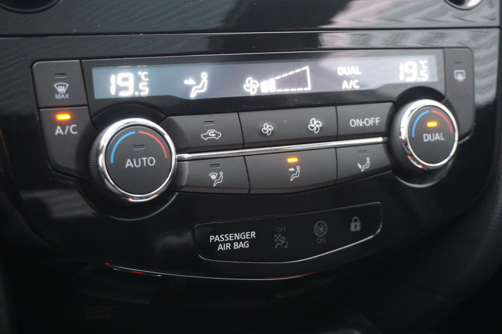 Nissan Qashqai 1.2 n-connecta climate / navi / camera / glazen dak / parkee