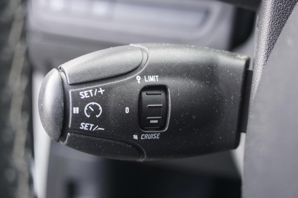 Peugeot 2008 1.2 puretech allure climate / navi / cruise / pano / parkeers.