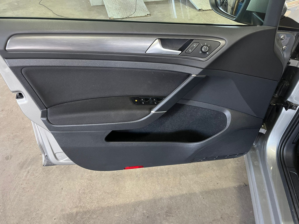 Volkswagen E-golf e-golf 136pk, virtual cockpit, apple carplay, navigatie