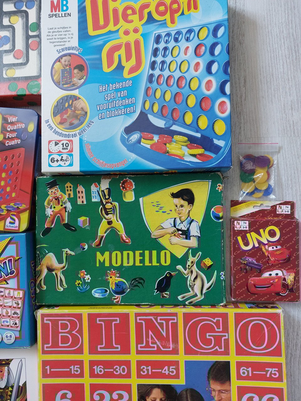 GEZELSCHAPSSPELLEN.