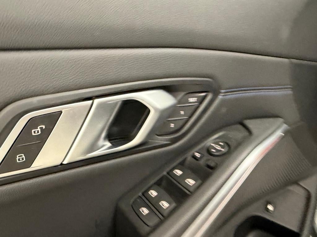 BMW 3-serie 330e m-sport | schuif/kanteldak | elektrische stoelen | verwarm