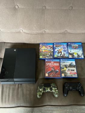 Playstation 4 2 controllers en 5 games