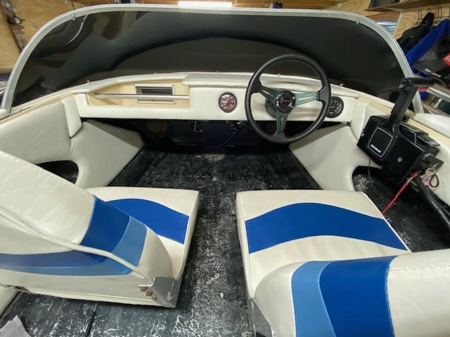 Speedboot Beekman 440 met supervette motor, zwemtrap, zonnescherm, trailer,