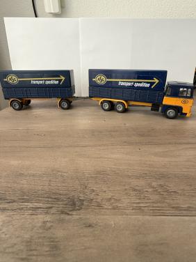 Tekno ASG Combinatie Scania 141 bakwagen met aanhanger.