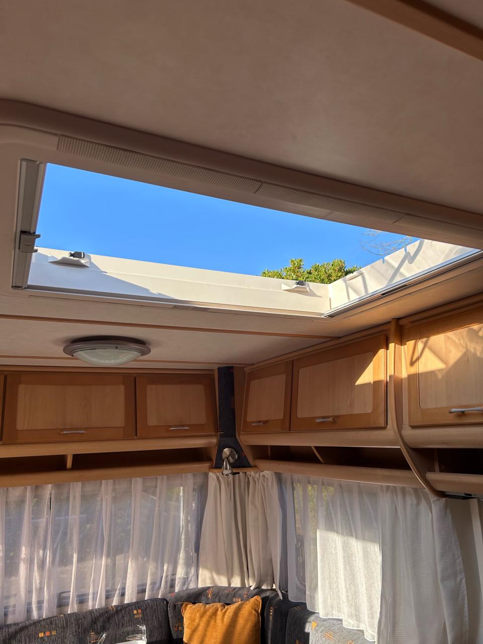 Caravan TEC travel king