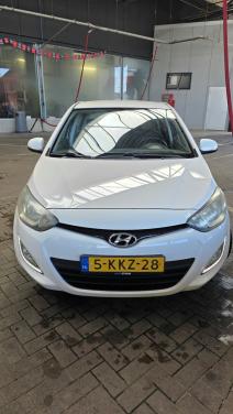 Hyundai i20 blue drive
