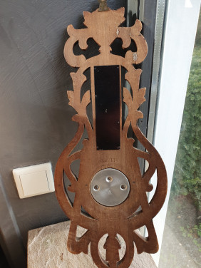Mooie grote antieke weerstation, leuk houtsnijwerk, goede staat