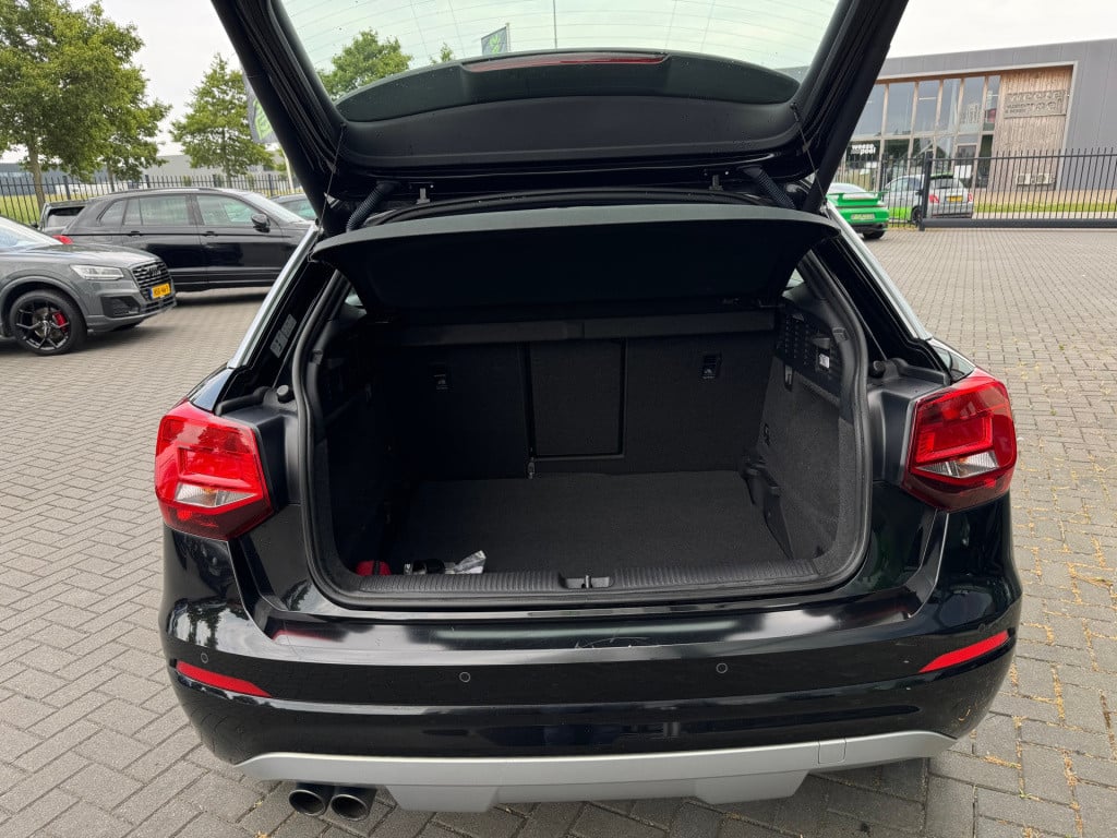 Audi Q2 1.4 tfsi cod s-line * panoramadak * trekhaak * 1e eigenaar