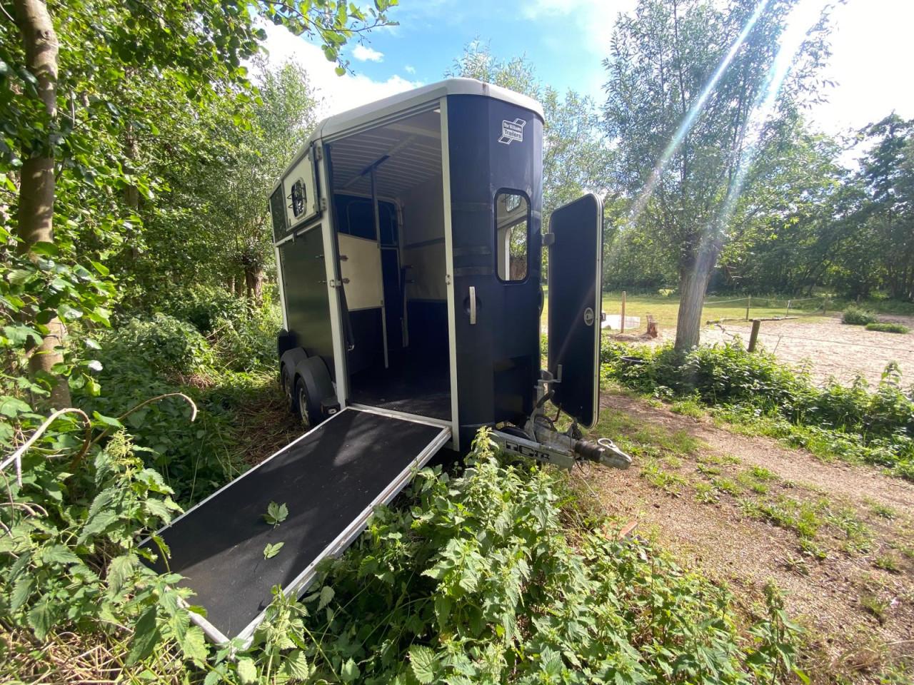 Te Koop: mooie IFOR WILLIAMS paarden trailer voor 2 paarden