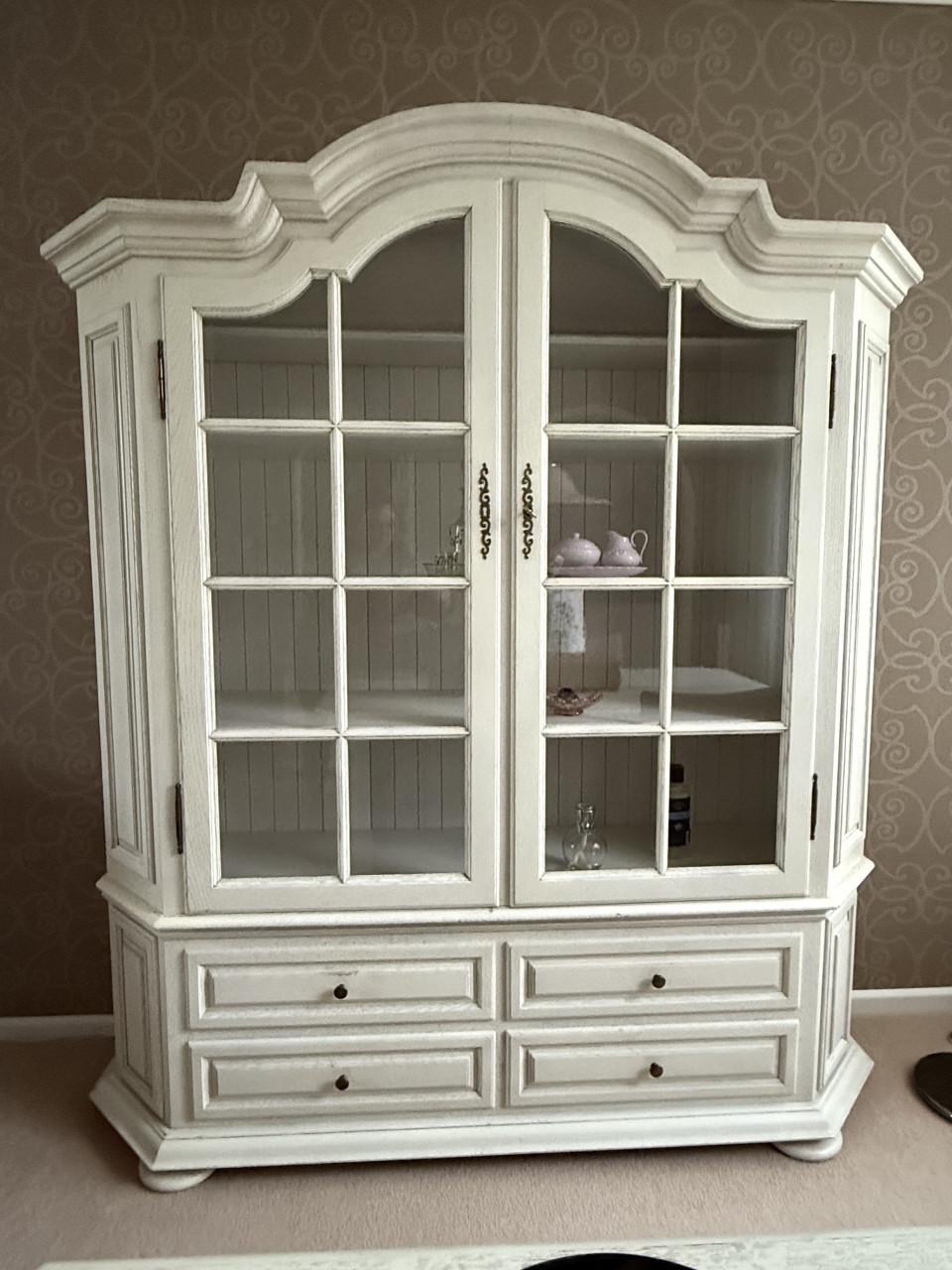 Mooie wit houten buffetkast