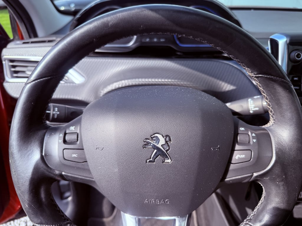 Peugeot 2008 1.2i automaat puretech allure 5-drs
