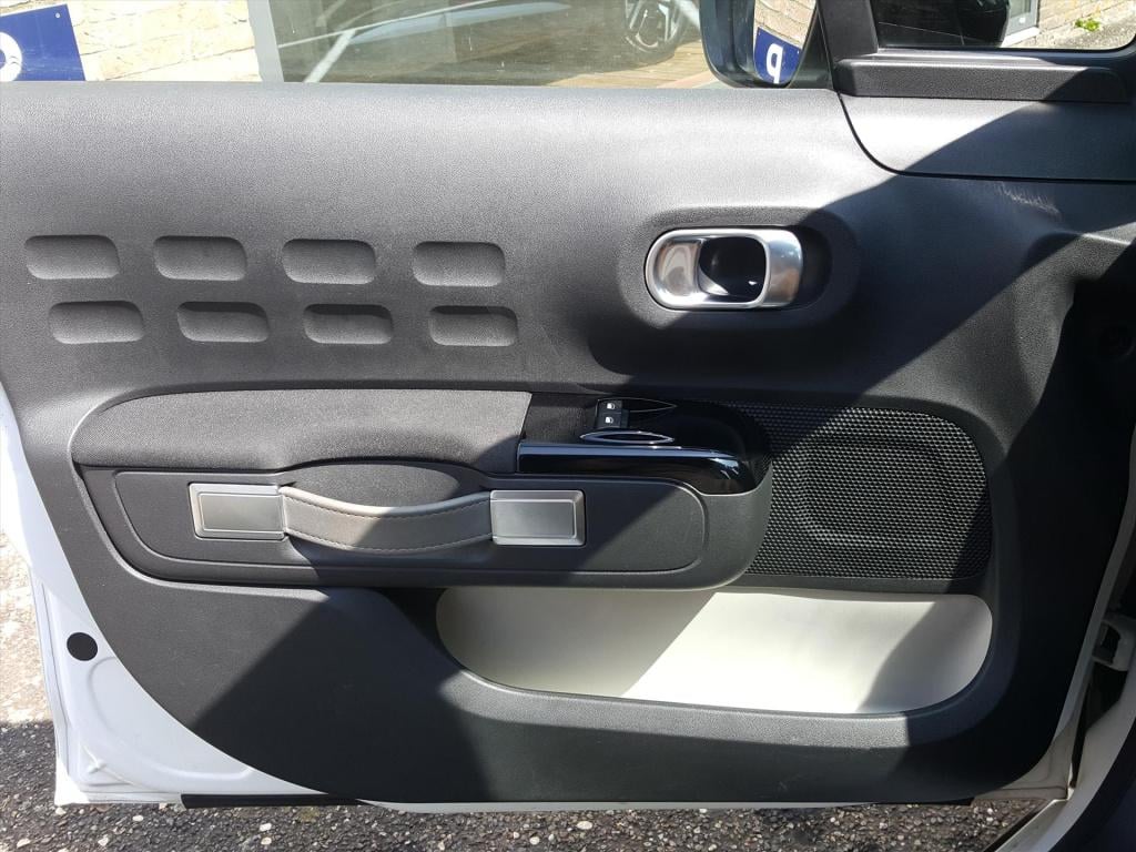 Citroen C3 shine 1.2 pt-110pk s&s (vol)automaat/eat6 | apple carplay & andr