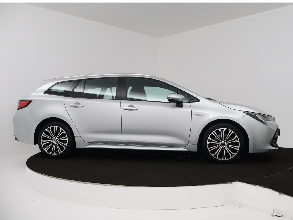 Toyota Corolla Touring Sports 2.0 hybrid style limited camera | trekhaak | 