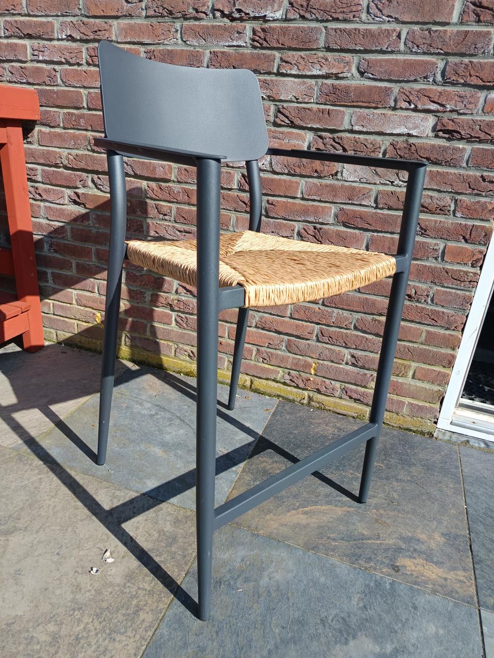 Tuinbartafel met 4 krukken