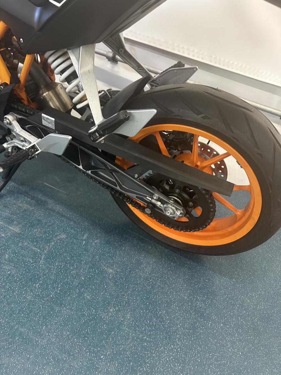 KTM 390 Duke 2013, bijzonder lage km stand