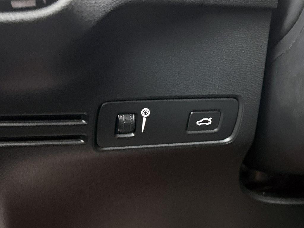 Volvo XC40 recharge p8 awd r-design | panoramadak | trekhaak | harman kardo
